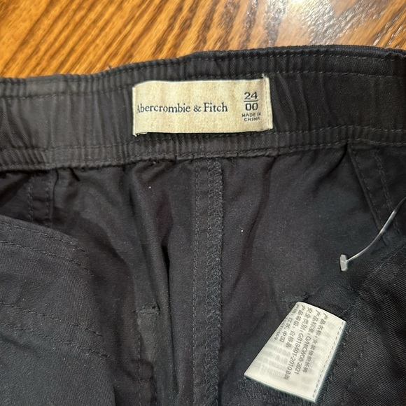 Abercrombie women’s high waisted cargos in black size 24 - Picture 2 of 3